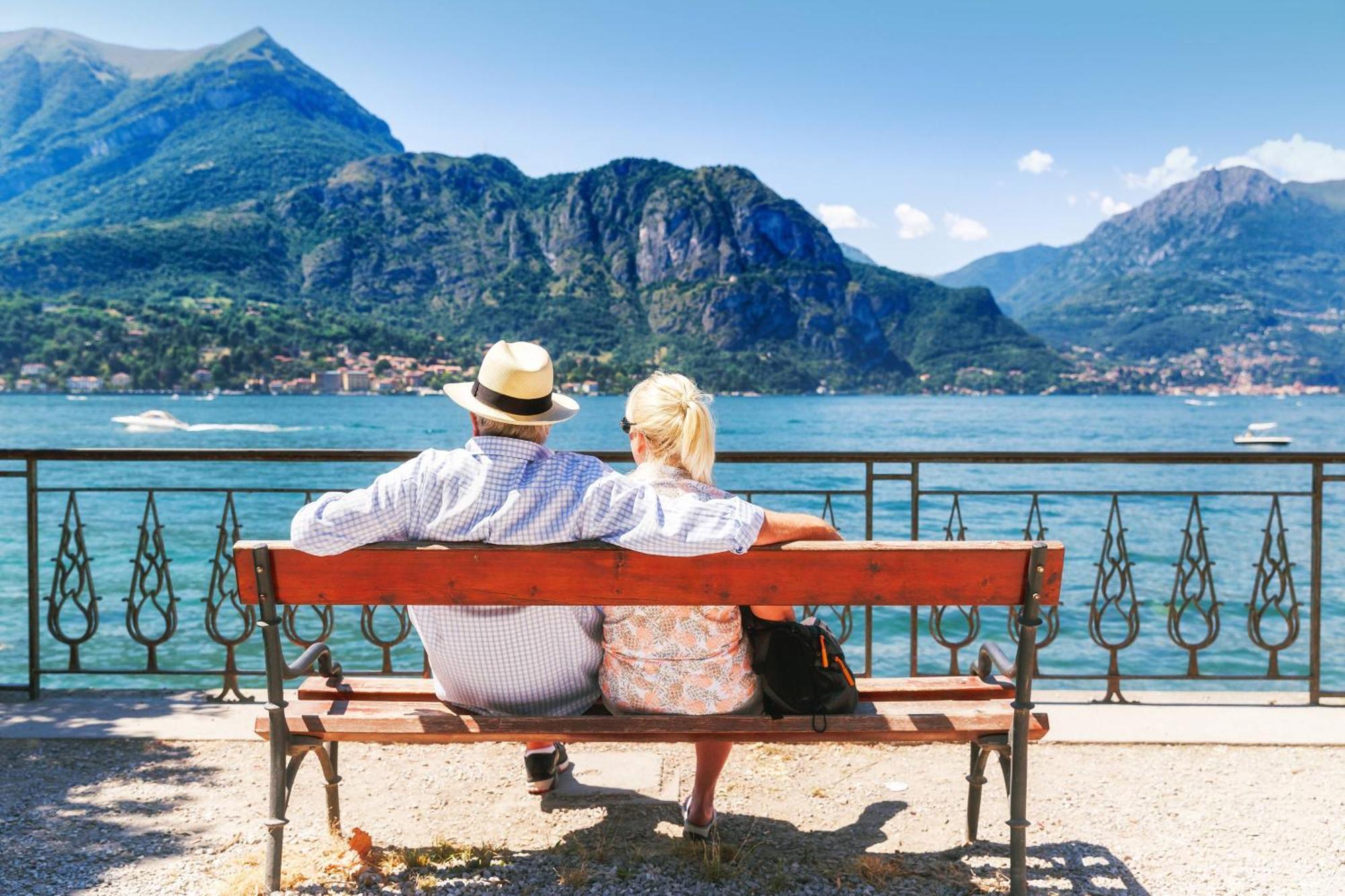 Elegant Beige Apartment - 5 Minutes From The Lake Como Exterior foto