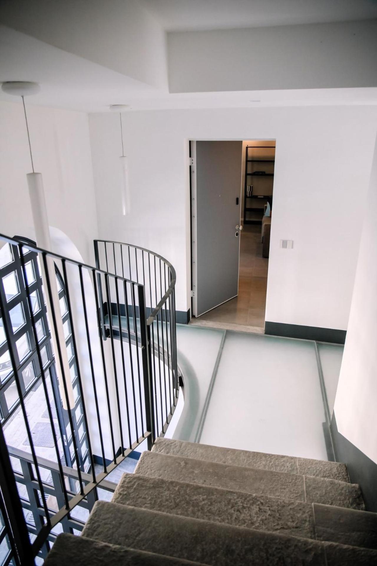Elegant Beige Apartment - 5 Minutes From The Lake Como Exterior foto