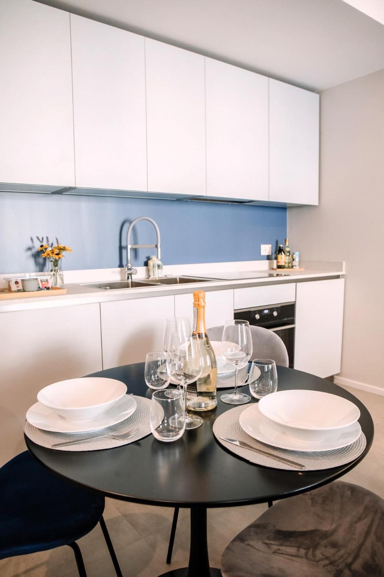 Elegant Beige Apartment - 5 Minutes From The Lake Como Exterior foto